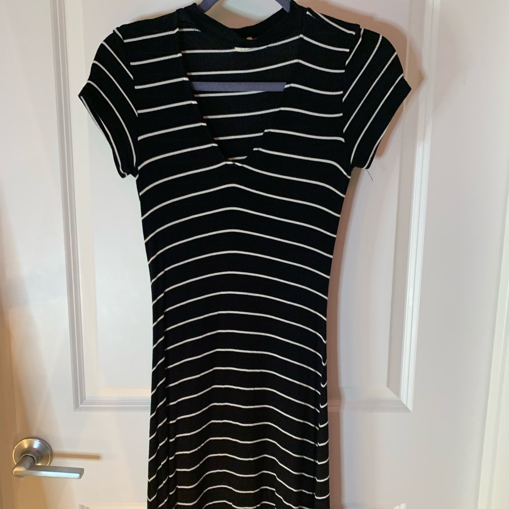 Size S stretchy black/white striped dress with v neck cut and collar/faux choker